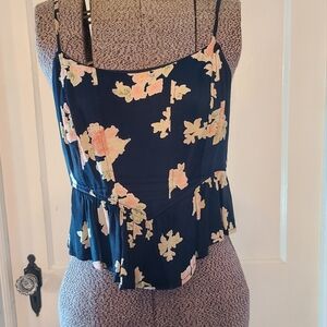 Free People cropped floral‎ tank size Small